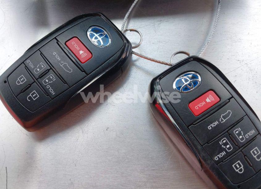 Photo 11 of 2025 Toyota Sienna WOODLAND EDITION/XSE (VIN 5TDCSKFCXSS156213)