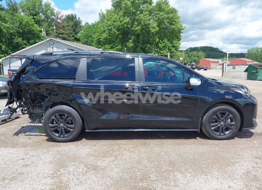 Photo 14 of 2025 Toyota Sienna WOODLAND EDITION/XSE (VIN 5TDCSKFCXSS156213)