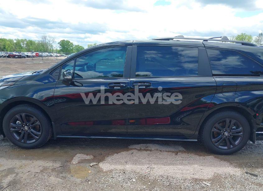 Photo 15 of 2025 Toyota Sienna WOODLAND EDITION/XSE (VIN 5TDCSKFCXSS156213)