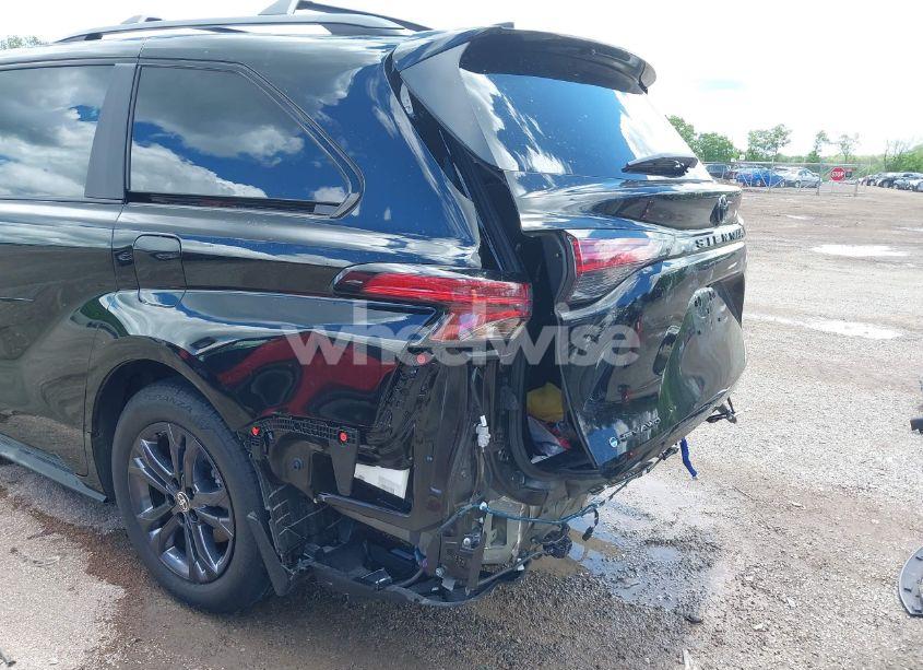 Photo 18 of 2025 Toyota Sienna WOODLAND EDITION/XSE (VIN 5TDCSKFCXSS156213)