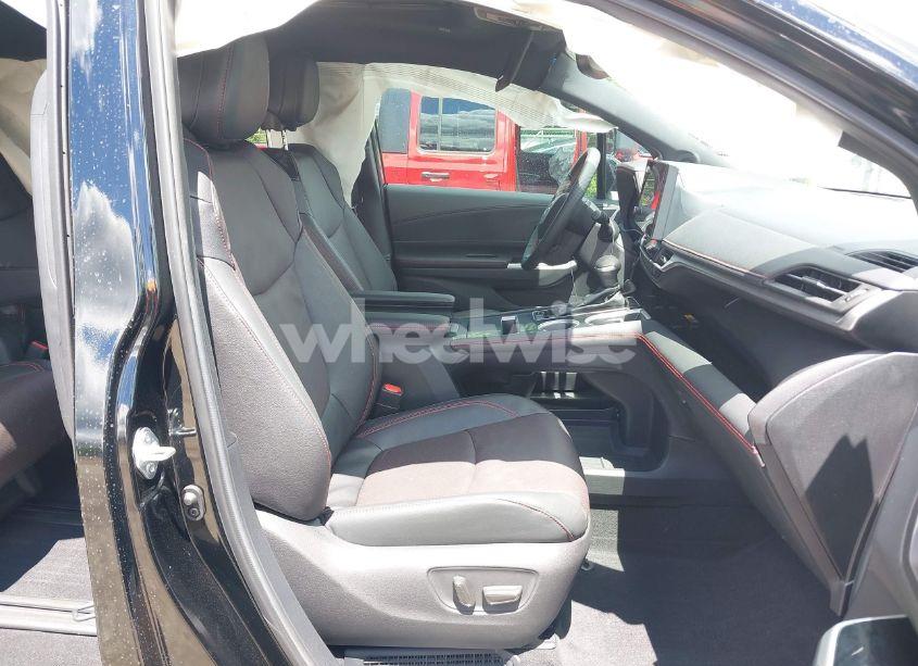 Photo 5 of 2025 Toyota Sienna WOODLAND EDITION/XSE (VIN 5TDCSKFCXSS156213)