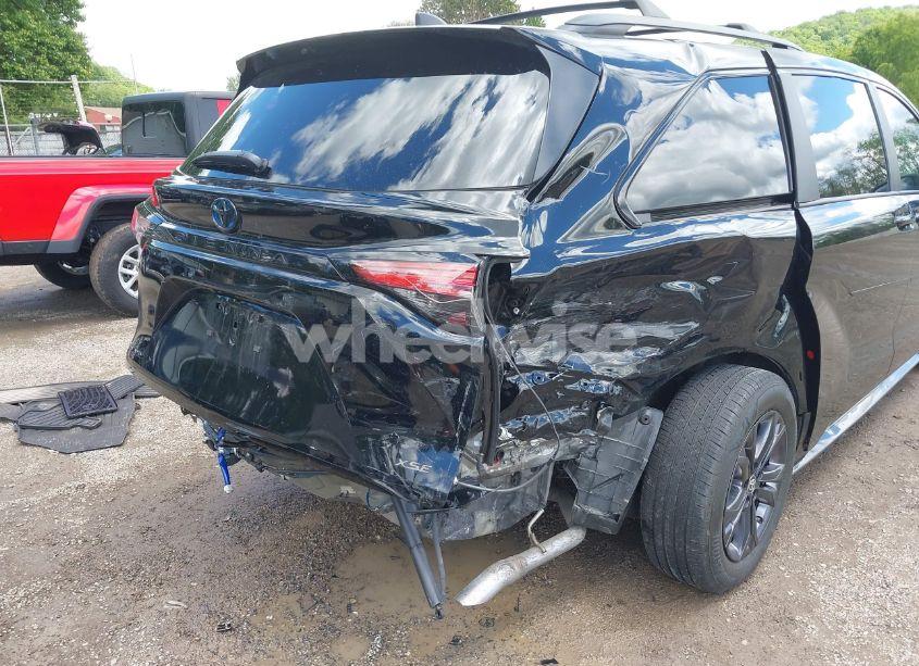 Photo 6 of 2025 Toyota Sienna WOODLAND EDITION/XSE (VIN 5TDCSKFCXSS156213)