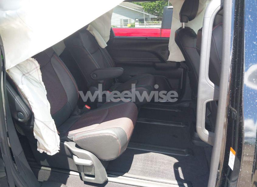 Photo 8 of 2025 Toyota Sienna WOODLAND EDITION/XSE (VIN 5TDCSKFCXSS156213)