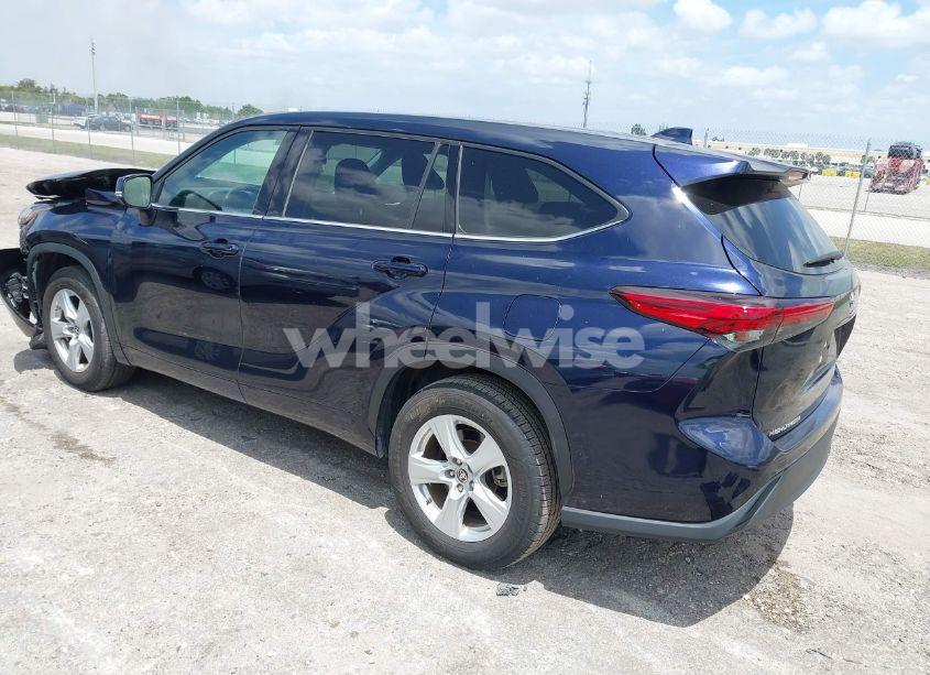 Photo 3 of 2020 Toyota Highlander L (VIN 5TDCZRAH1LS009495)