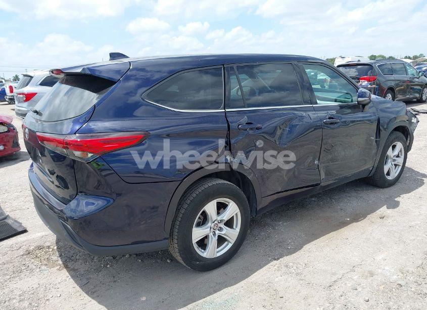 Photo 4 of 2020 Toyota Highlander L (VIN 5TDCZRAH1LS009495)
