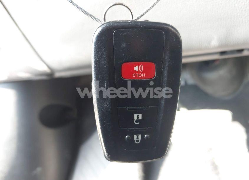 Photo 11 of 2022 Toyota Highlander L (VIN 5TDCZRAH2NS131463)