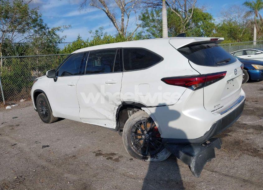 Photo 12 of 2022 Toyota Highlander L (VIN 5TDCZRAH2NS131463)