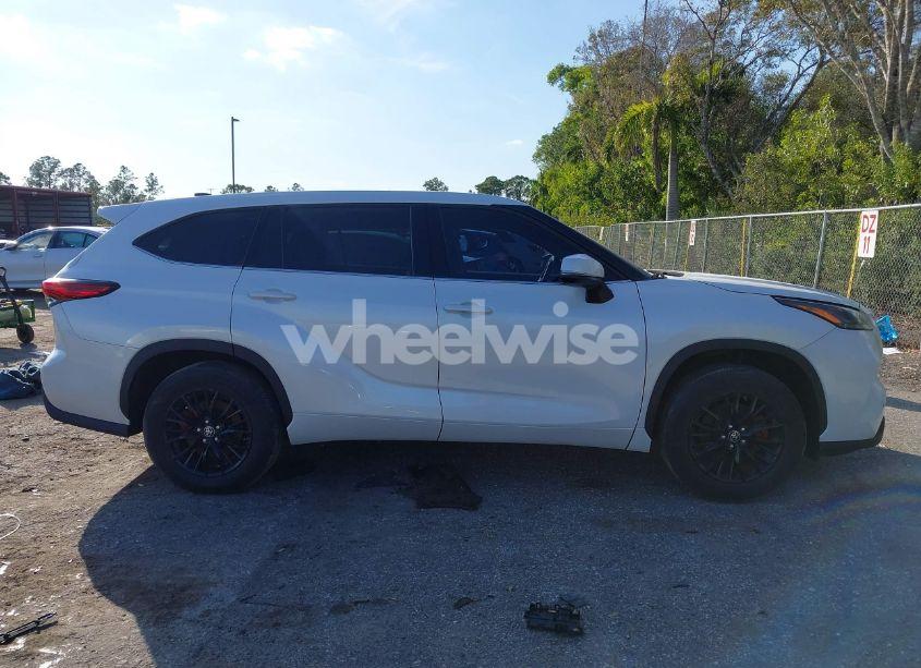 Photo 14 of 2022 Toyota Highlander L (VIN 5TDCZRAH2NS131463)