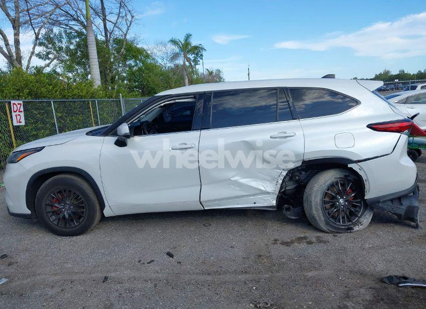 Photo 15 of 2022 Toyota Highlander L (VIN 5TDCZRAH2NS131463)