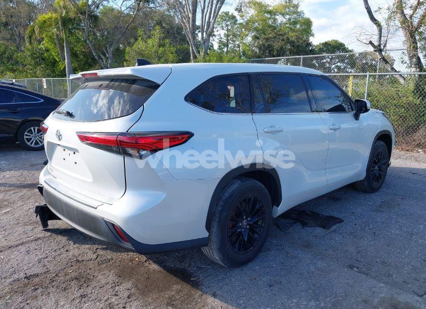 Photo 4 of 2022 Toyota Highlander L (VIN 5TDCZRAH2NS131463)