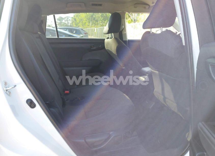 Photo 8 of 2022 Toyota Highlander L (VIN 5TDCZRAH2NS131463)