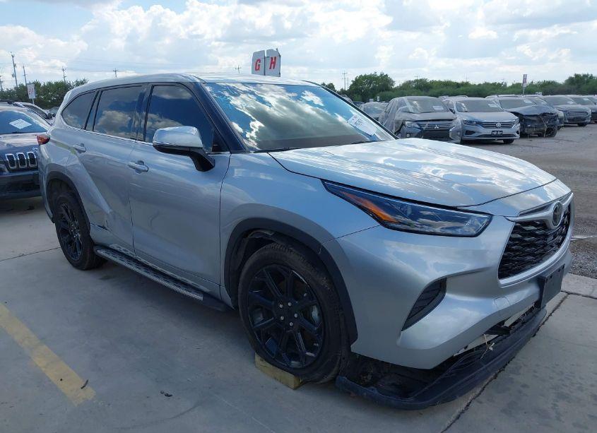 2022 Toyota Highlander L (VIN 5TDCZRAH2NS138705) main photo