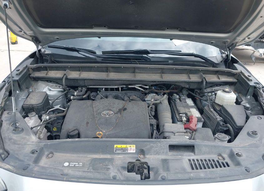 Photo 10 of 2022 Toyota Highlander L (VIN 5TDCZRAH2NS138705)