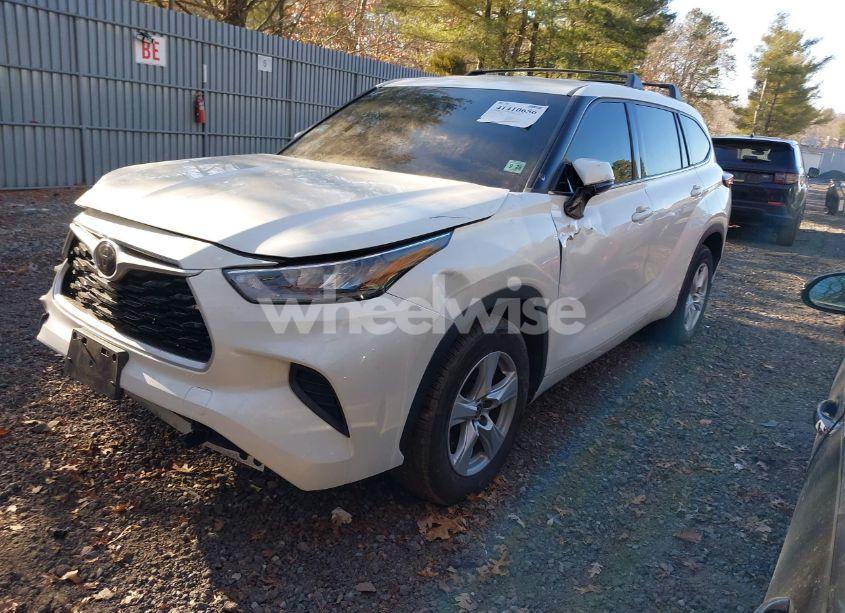 Photo 2 of 2020 Toyota Highlander L (VIN 5TDCZRAH3LS501171)