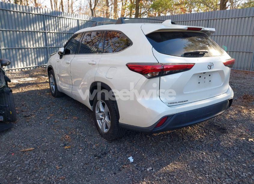 Photo 3 of 2020 Toyota Highlander L (VIN 5TDCZRAH3LS501171)