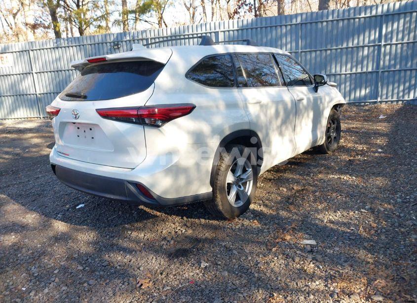 Photo 4 of 2020 Toyota Highlander L (VIN 5TDCZRAH3LS501171)