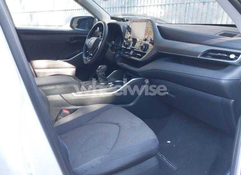 Photo 5 of 2020 Toyota Highlander L (VIN 5TDCZRAH3LS501171)