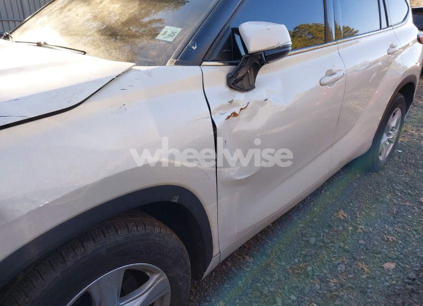 Photo 6 of 2020 Toyota Highlander L (VIN 5TDCZRAH3LS501171)