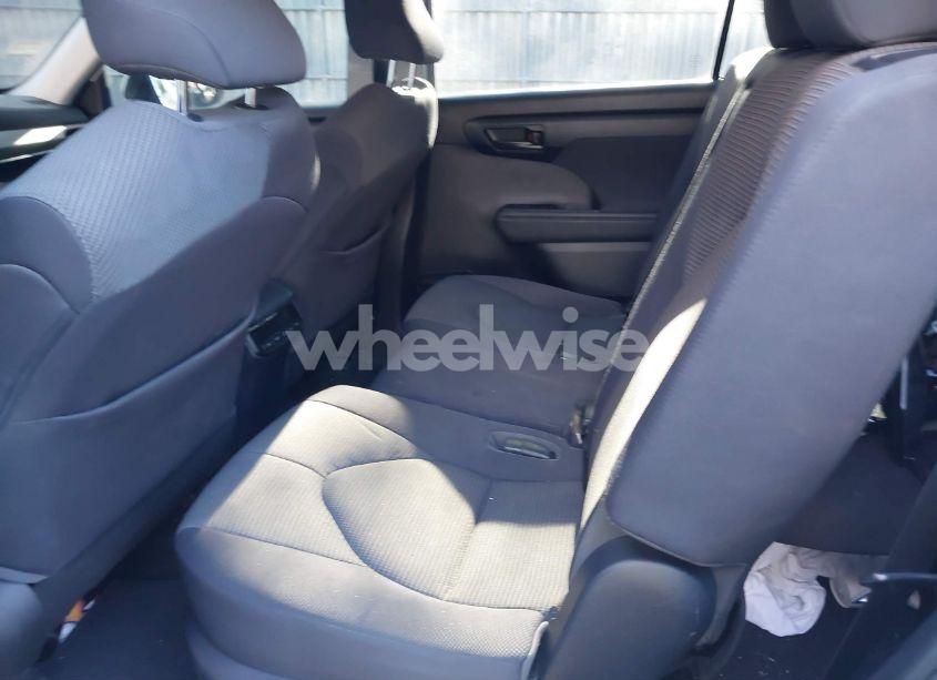 Photo 8 of 2020 Toyota Highlander L (VIN 5TDCZRAH3LS501171)