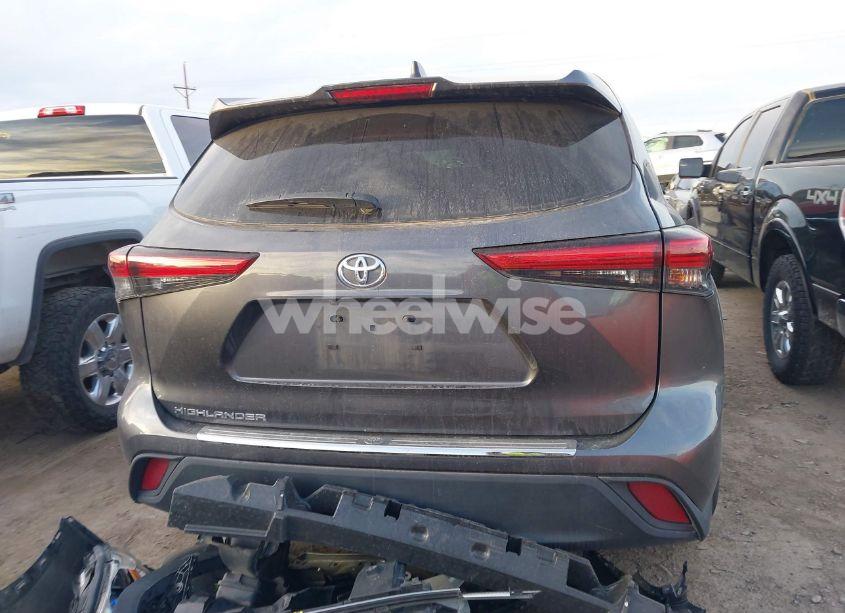 Photo 17 of 2022 Toyota Highlander L (VIN 5TDCZRAH3NS137692)