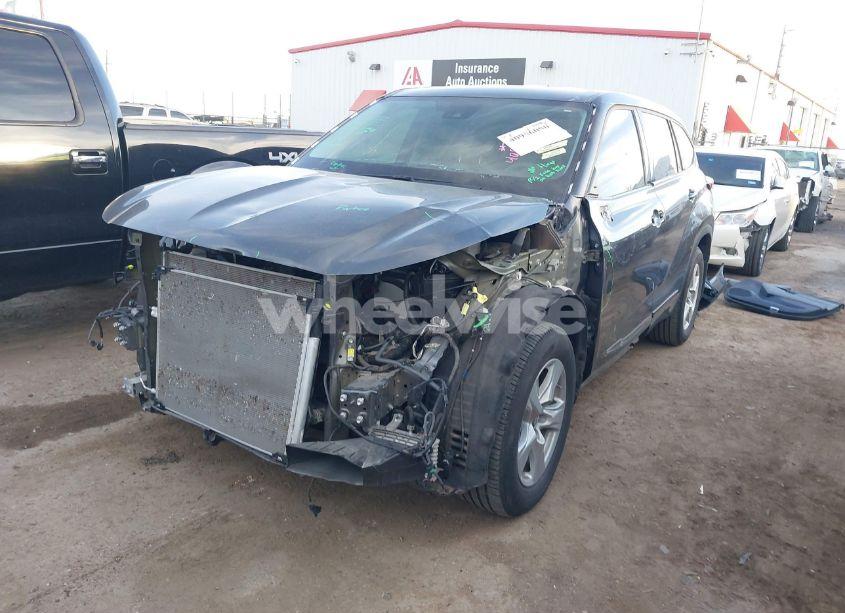 Photo 2 of 2022 Toyota Highlander L (VIN 5TDCZRAH3NS137692)