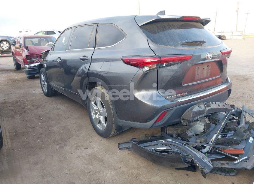 Photo 3 of 2022 Toyota Highlander L (VIN 5TDCZRAH3NS137692)