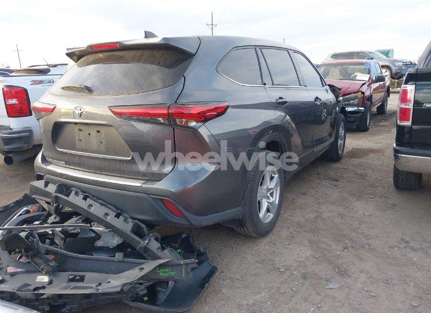 Photo 4 of 2022 Toyota Highlander L (VIN 5TDCZRAH3NS137692)