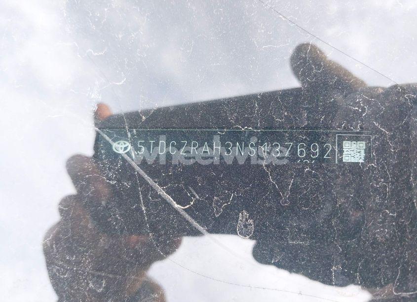 Photo 9 of 2022 Toyota Highlander L (VIN 5TDCZRAH3NS137692)