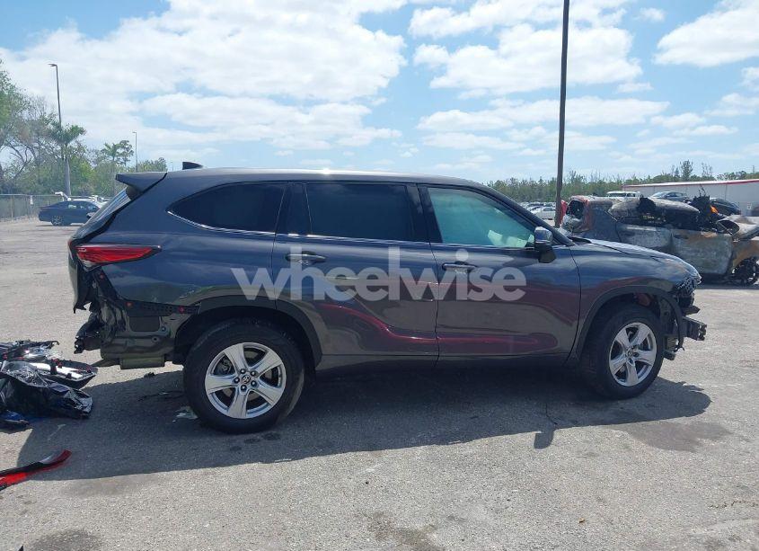 Photo 13 of 2022 Toyota Highlander L (VIN 5TDCZRAH4NS543318)
