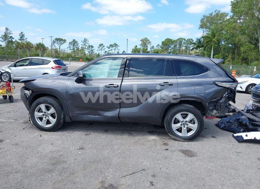 Photo 14 of 2022 Toyota Highlander L (VIN 5TDCZRAH4NS543318)