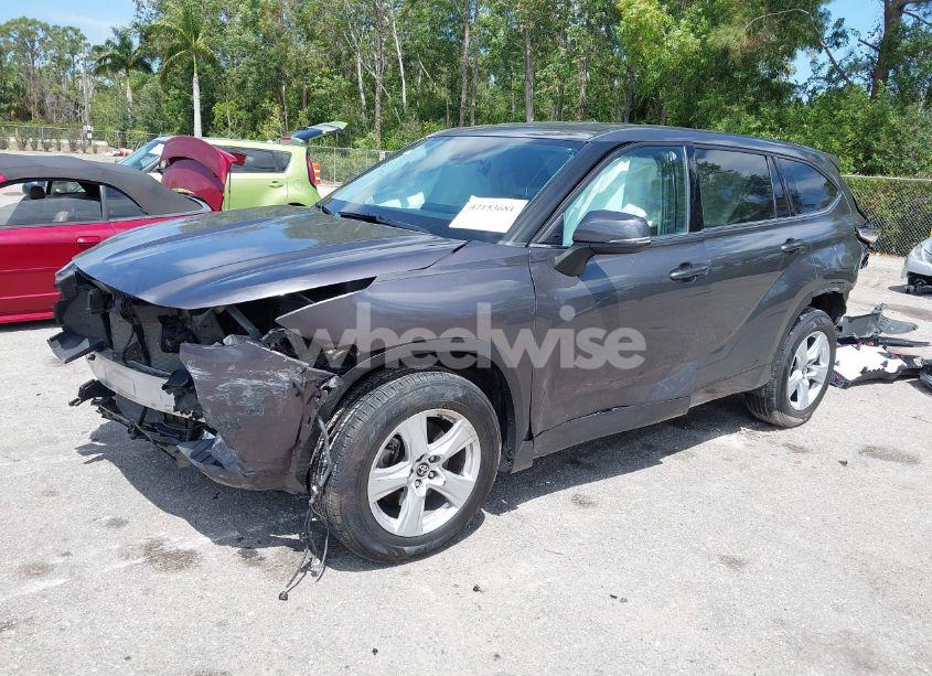 Photo 2 of 2022 Toyota Highlander L (VIN 5TDCZRAH4NS543318)