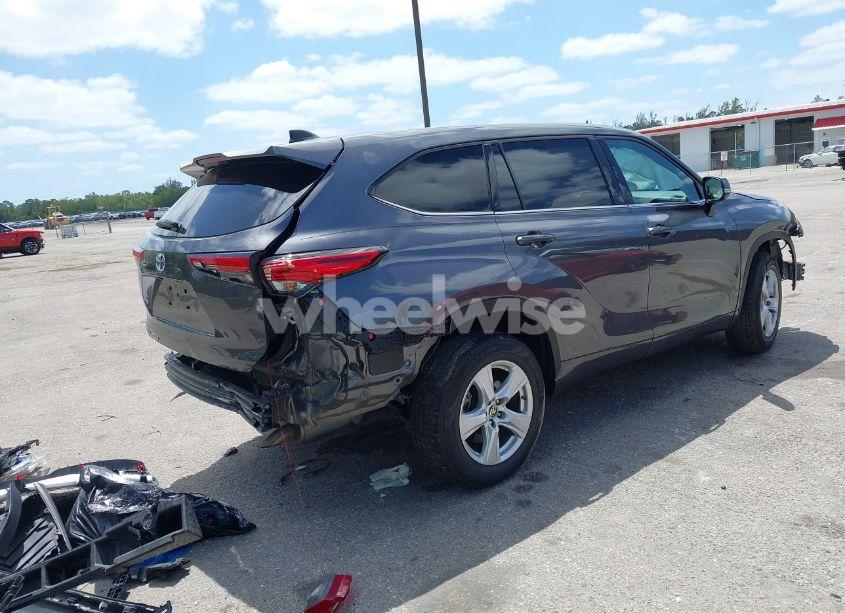 Photo 4 of 2022 Toyota Highlander L (VIN 5TDCZRAH4NS543318)