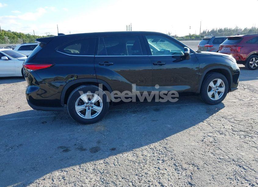 Photo 4 of 2021 Toyota Highlander L (VIN 5TDCZRAH5MS530544)