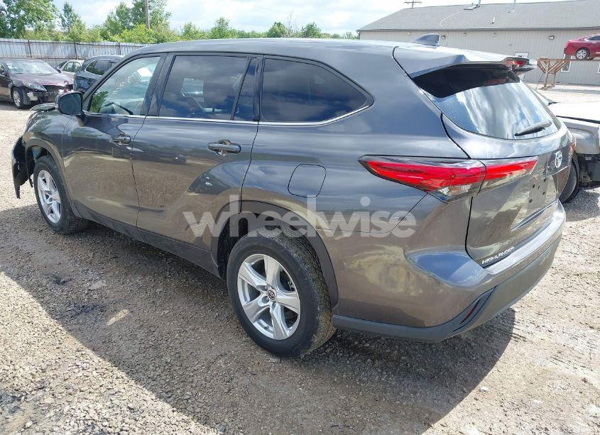 Photo 3 of 2021 Toyota Highlander L (VIN 5TDCZRAH6MS538197)