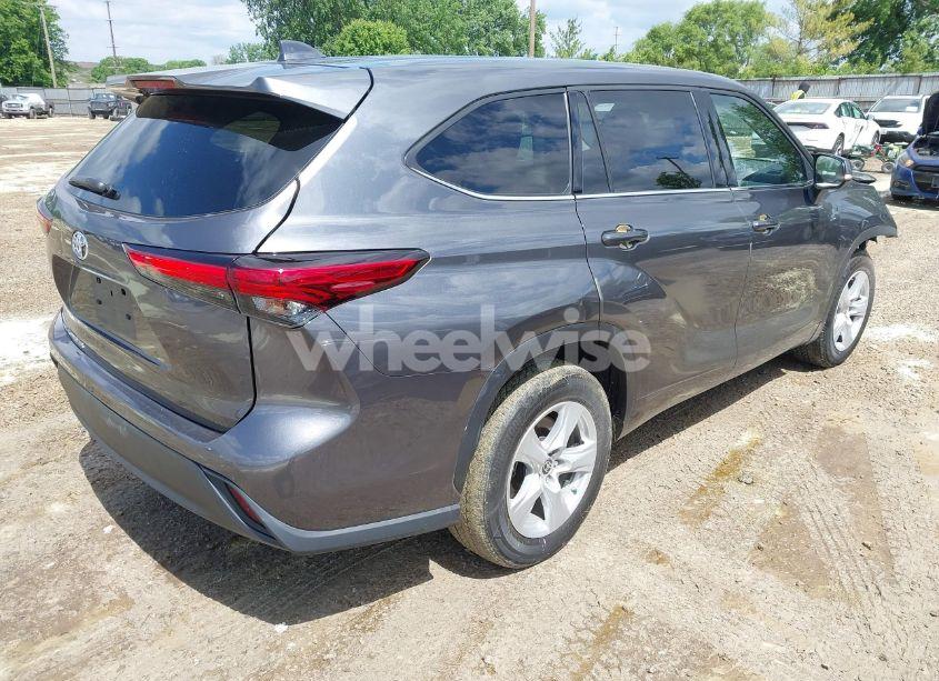 Photo 4 of 2021 Toyota Highlander L (VIN 5TDCZRAH6MS538197)