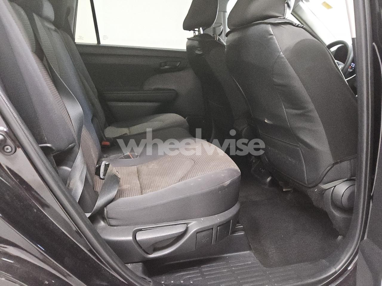 Photo 10 of 2021 TOYOTA HIGHLANDER L (VIN 5TDCZRAH8MS065354)