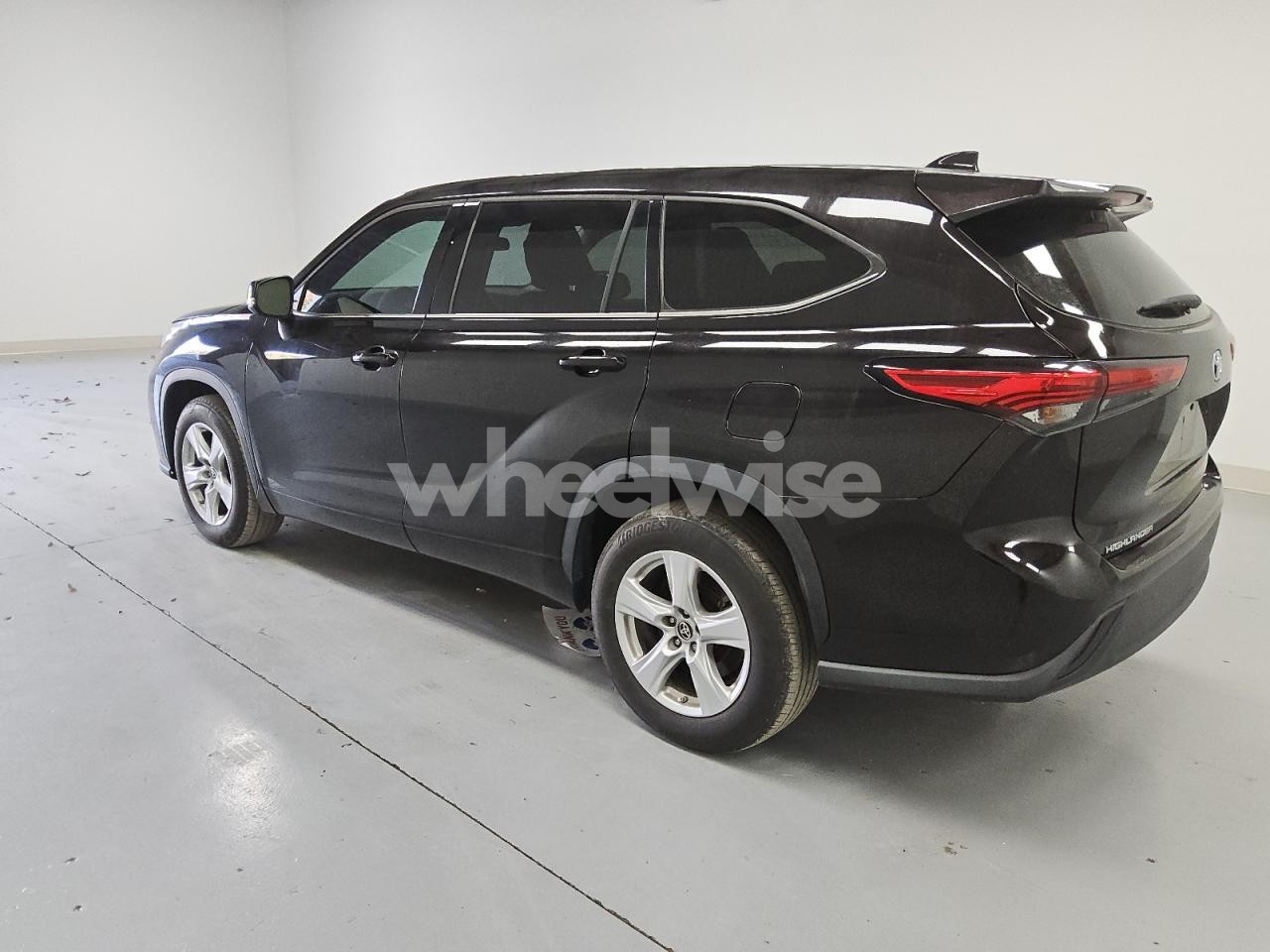 Photo 2 of 2021 TOYOTA HIGHLANDER L (VIN 5TDCZRAH8MS065354)