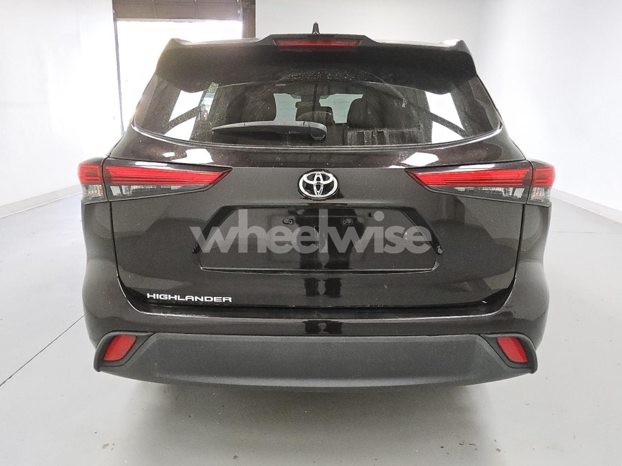 Photo 6 of 2021 TOYOTA HIGHLANDER L (VIN 5TDCZRAH8MS065354)