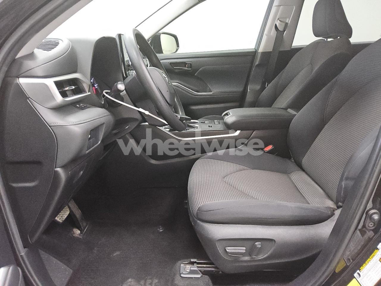 Photo 7 of 2021 TOYOTA HIGHLANDER L (VIN 5TDCZRAH8MS065354)