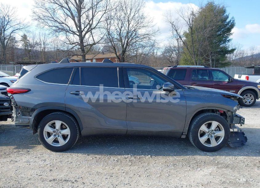 Photo 14 of 2022 Toyota Highlander L (VIN 5TDCZRAH8NS547467)