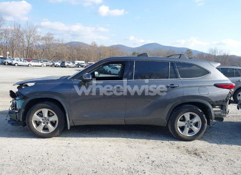 Photo 15 of 2022 Toyota Highlander L (VIN 5TDCZRAH8NS547467)