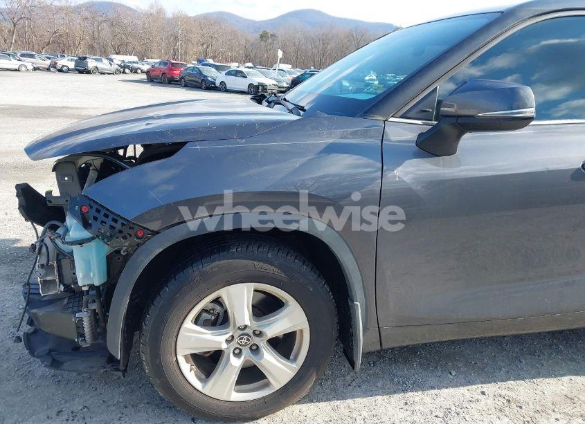 Photo 18 of 2022 Toyota Highlander L (VIN 5TDCZRAH8NS547467)
