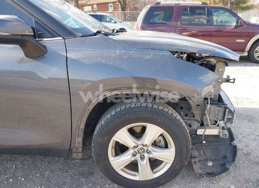 Photo 19 of 2022 Toyota Highlander L (VIN 5TDCZRAH8NS547467)