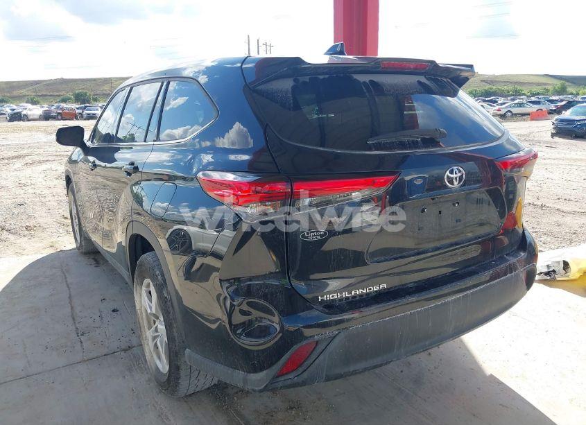 Photo 3 of 2021 Toyota Highlander L (VIN 5TDCZRAH9MS536072)