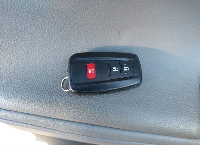 Photo 11 of 2022 Toyota Highlander L (VIN 5TDCZRAHXNS117987)