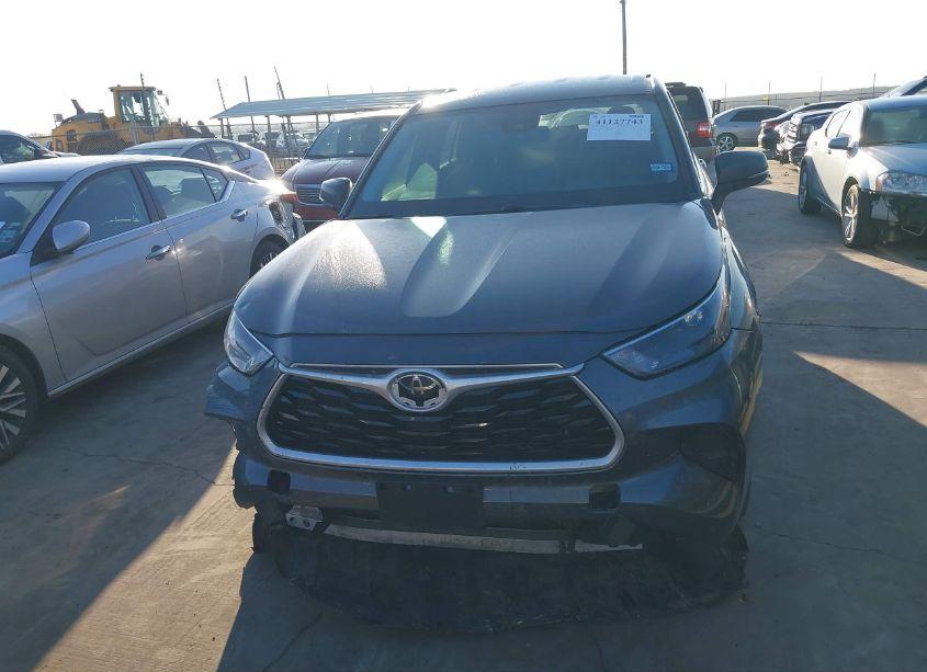 Photo 12 of 2022 Toyota Highlander L (VIN 5TDCZRAHXNS117987)