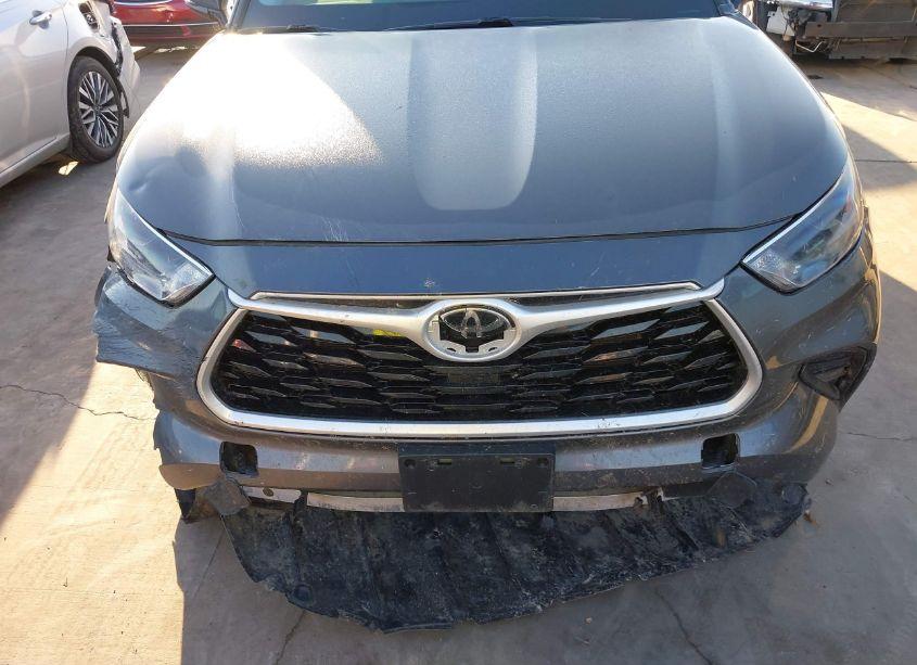 Photo 17 of 2022 Toyota Highlander L (VIN 5TDCZRAHXNS117987)