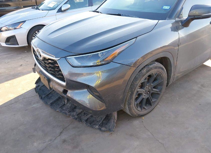 Photo 18 of 2022 Toyota Highlander L (VIN 5TDCZRAHXNS117987)