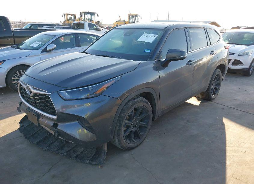 Photo 2 of 2022 Toyota Highlander L (VIN 5TDCZRAHXNS117987)