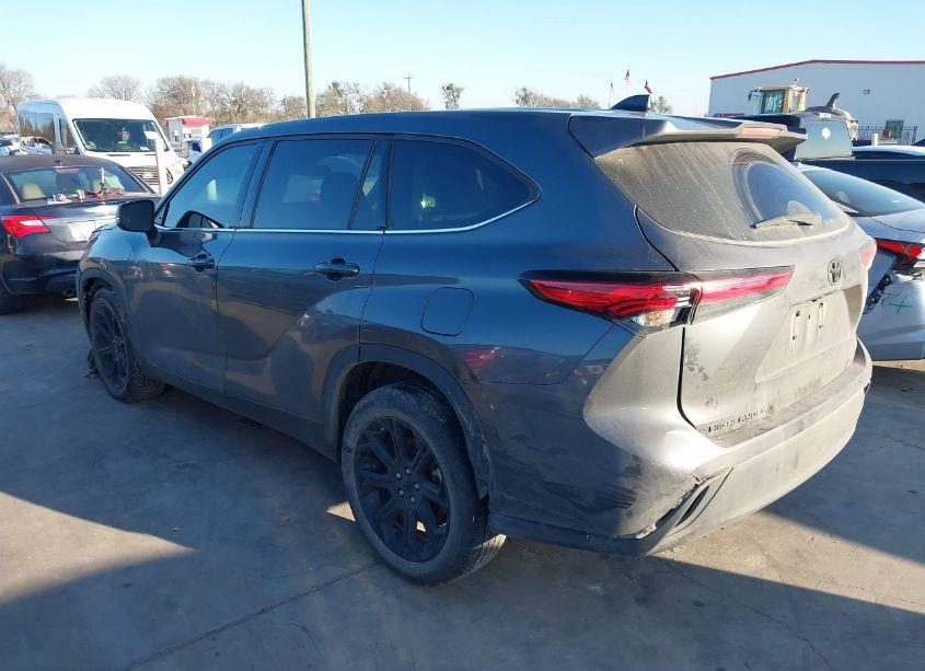 Photo 3 of 2022 Toyota Highlander L (VIN 5TDCZRAHXNS117987)